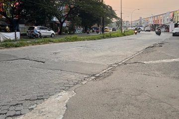 Jalan Rusak Taman Royal - Arief Wibowo Dewan Pilihan Tangerang