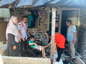 Kursi Roda untuk Almuhi, Anak Berusia 10 Tahun Penyandang Disabilitas di Kota Tangerang - Arief Wibowo Dewan Pilihan Tangerang