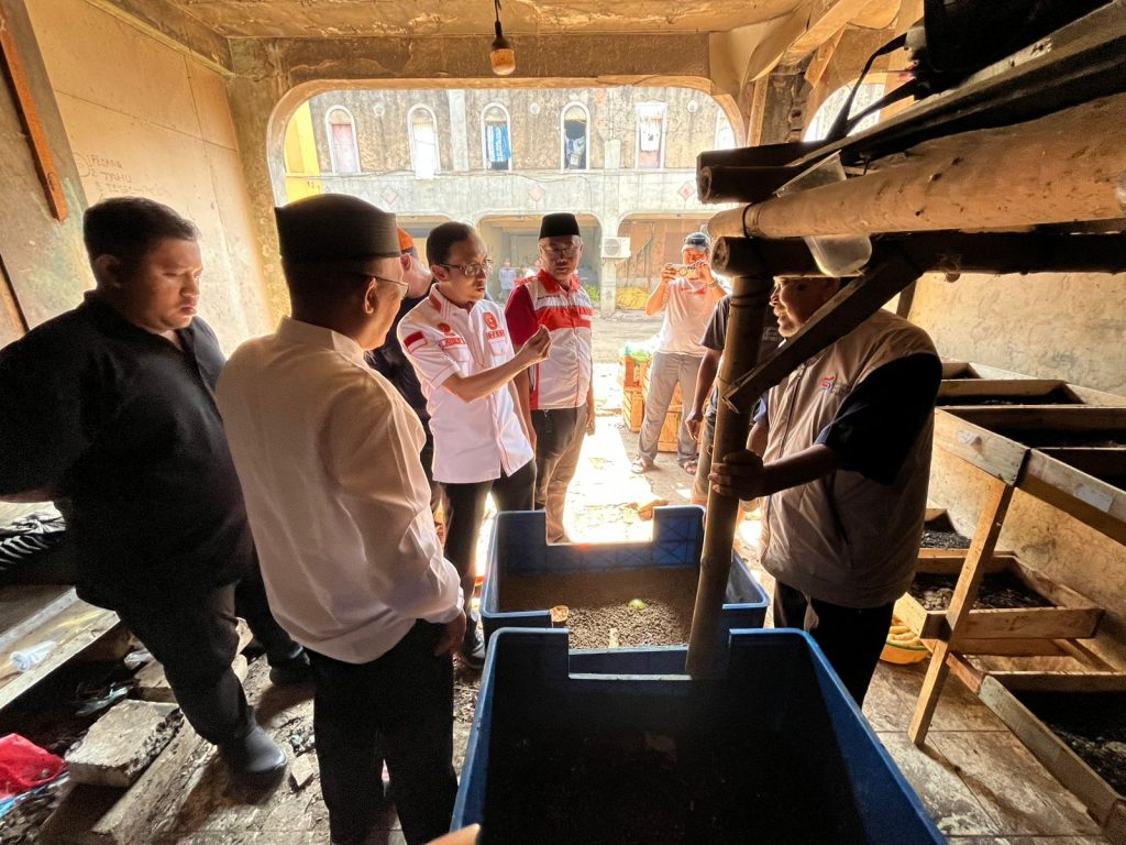 Arief Wibowo Dorong Pengelolaan Sampah Ramah Lingkungan, Tinjau Pusat Budidaya Maggot di Pasar Saraswati Ciledug - Arief Wibowo Dewan Pilihan Tangerang