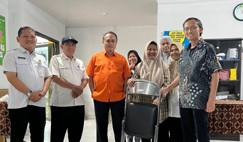 Arief Wibowo Penyerahan Mebeuler Posyandu Kemuning Kelurahan Karawaci Baru, Hasil dari Aspirasi saat Reses - Arief Wibowo Dewan Tangerang