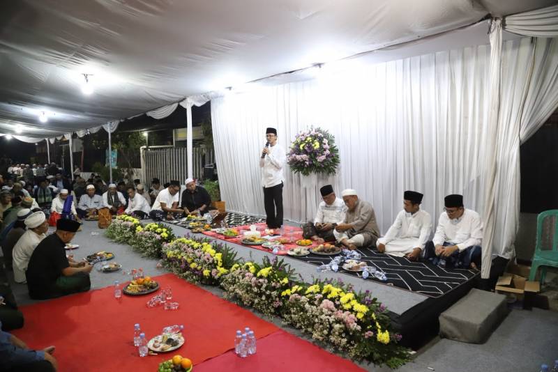 Arief Wibowo Bersama Ribuan Warga Hadiri Tahlilan 7 Hari Wafatnya Ketua DPRD Kota Tangerang Rusdi 4 - Arief Wibowo DPRD Kota Tangerang