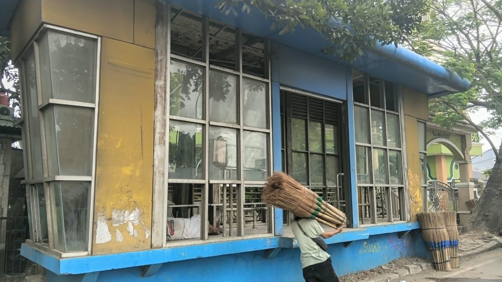 Arief Wibowo Soroti Halte di Kota Tangerang Tak Terawat - Arief Wibowo DPRD Tangerang